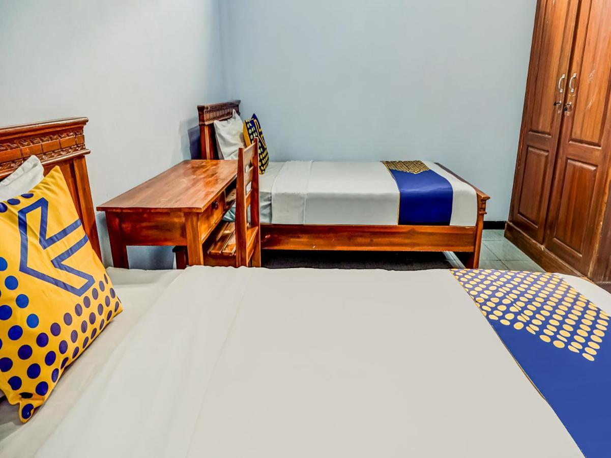 Spot On 90797 Sukun Syariah Homestay Malang Exterior photo