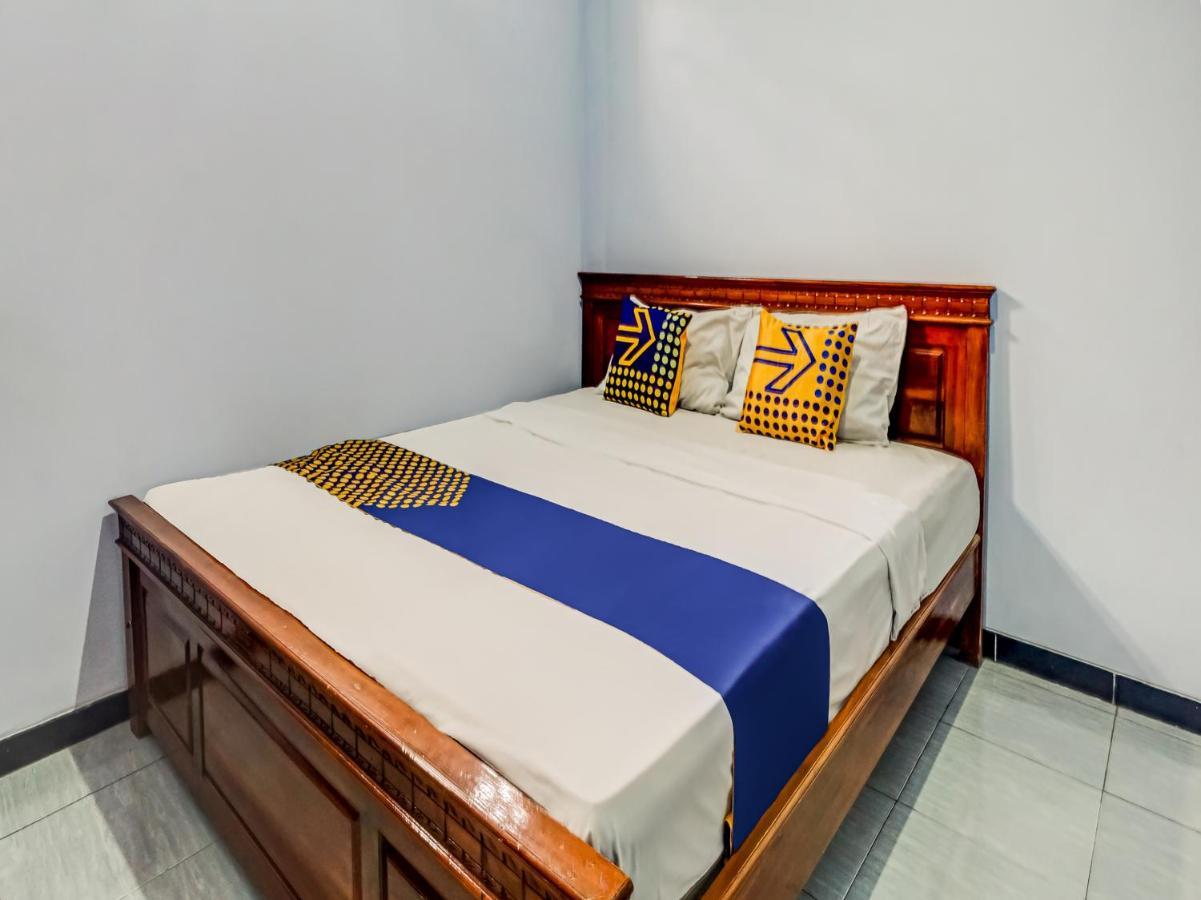 Spot On 90797 Sukun Syariah Homestay Malang Exterior photo